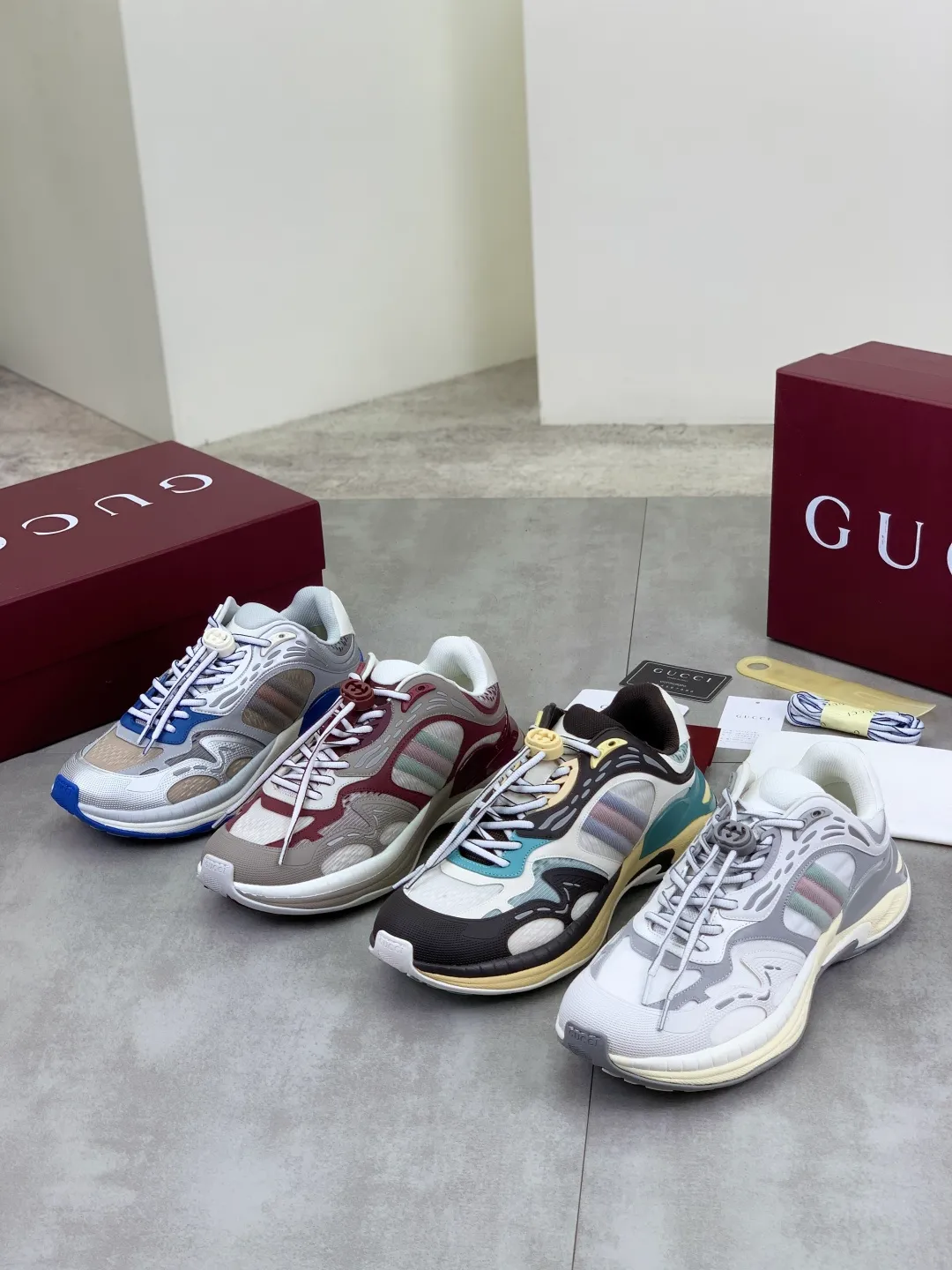 Men's shoes 💰P980 new style 💰 Gucci, couple style, women's style will be released later, new 2.0 futuristic sneakers‼ ️A pair of subversive sneakers is here. Gucci 2.0, a full series of 4 colors with key investment, smart silhouette: slightly curved forefoot design, you can clearly feel the propulsion when commuting and trotting, and it can enhance the sense of line extension when paired with wide-leg pants or cycling pants. EVA thick soles not only have a comfortable height-increasing effect, but also reduce weight (it actually lasts 3 hours of shopping without tiring your feet!) Highlight moments for lazy people: 2. Just choose it for airport wear! You can take them off in seconds after passing the security check (you can put them on as soon as you lift the heel strap), because the shoes come with a sliding buckle, so no need! ! Tie your shoes. Really achieve the sense of relaxation that goes with you. Size: Female 35-40 Male 39-45